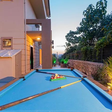 فيلة Sleeps 6 Pool Air Con Wifi