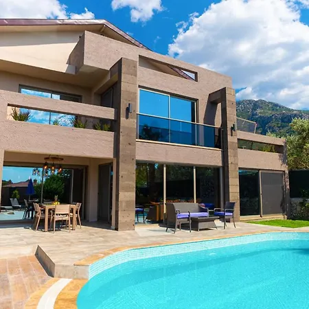 فيلة Sleeps 6 Pool Air Con Wifi *